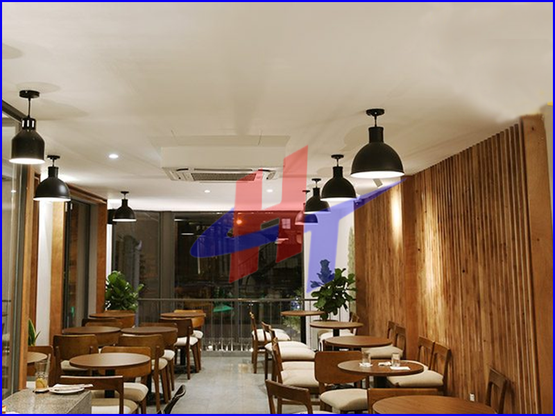 tấm nhựa pvc trang tri cửa hàng -1