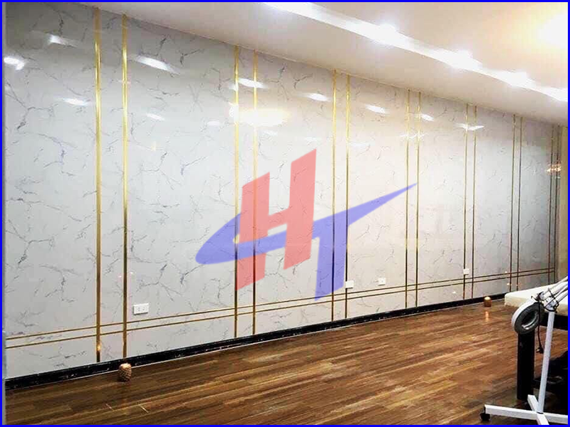 tấm nhựa pvc trang tri cửa hàng
