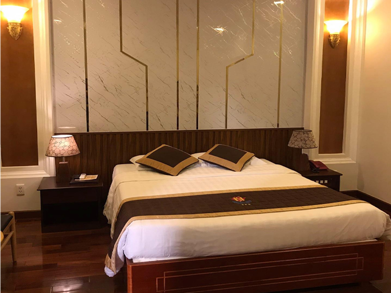 tam nhua gia da trang tri phong ngu